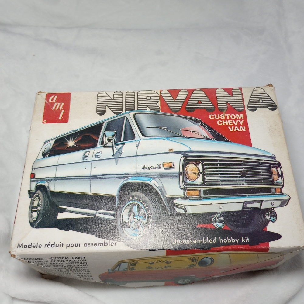 Vintage AMT Nirvana Custom Chevy Van Un-assembled Hobby Kit #T394 350 V8 Engine